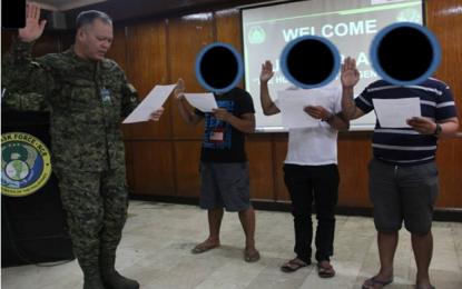 <p><strong>TOWARDS A NEW BEGINNING. </strong>Three NPA rebels, Ka Jelly, Ka Kem, and Ka Dodong (their faces covered for security reason), who surrendered and took their oath of allegiance before Brig. Gen. Alan Arrojado, commanding general of the Joint Task Force of the Armed Forces of the Philippines (JFT/AFP) in Camp Aguinaldo last week, May 19.</p>